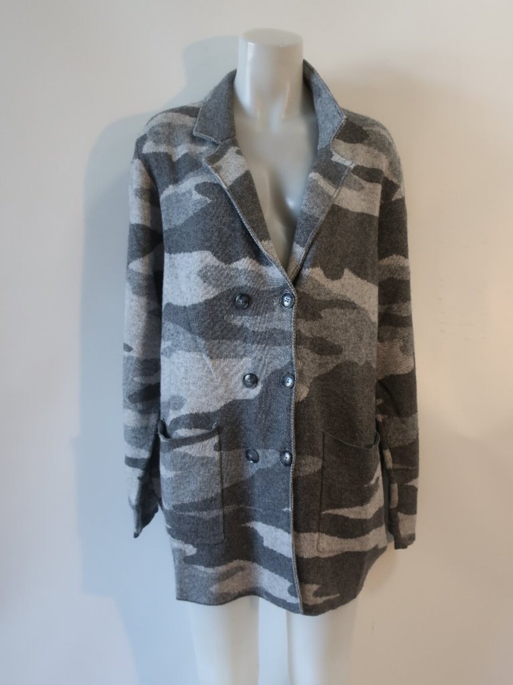 Womens Splendid Grey Charcoal (Item- 36) Camo Wool Cashmere Blend Cardigan L - Picture 2 of 11